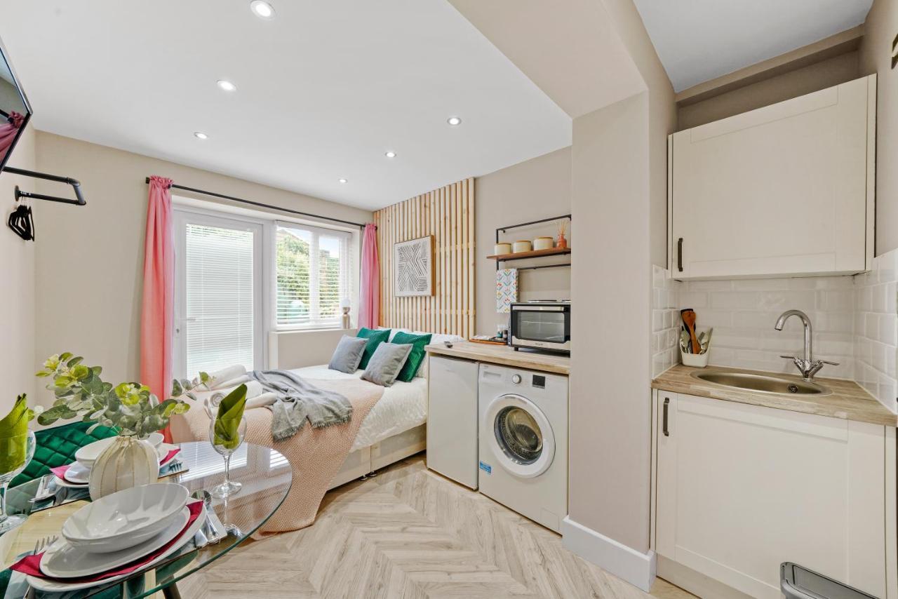 Boutique Heathrow Studio'S - Parking - Garden Apartment Harmondsworth Exterior photo