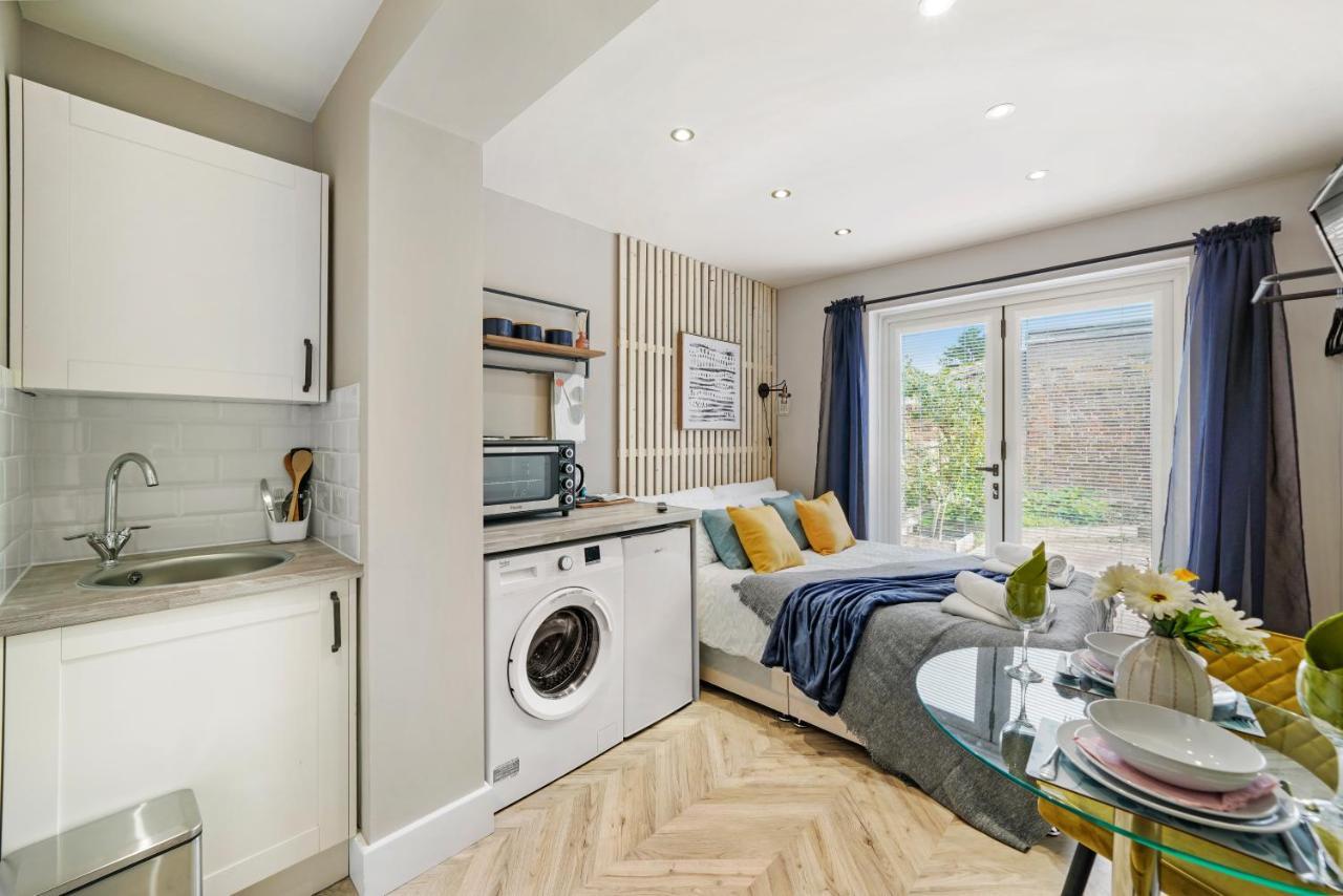 Boutique Heathrow Studio'S - Parking - Garden Apartment Harmondsworth Exterior photo