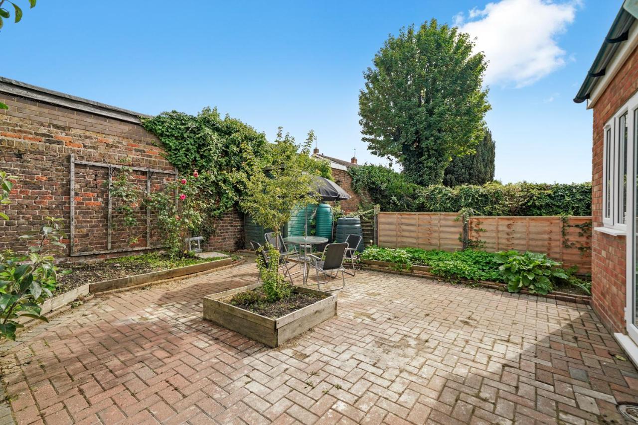 Boutique Heathrow Studio'S - Parking - Garden Apartment Harmondsworth Exterior photo