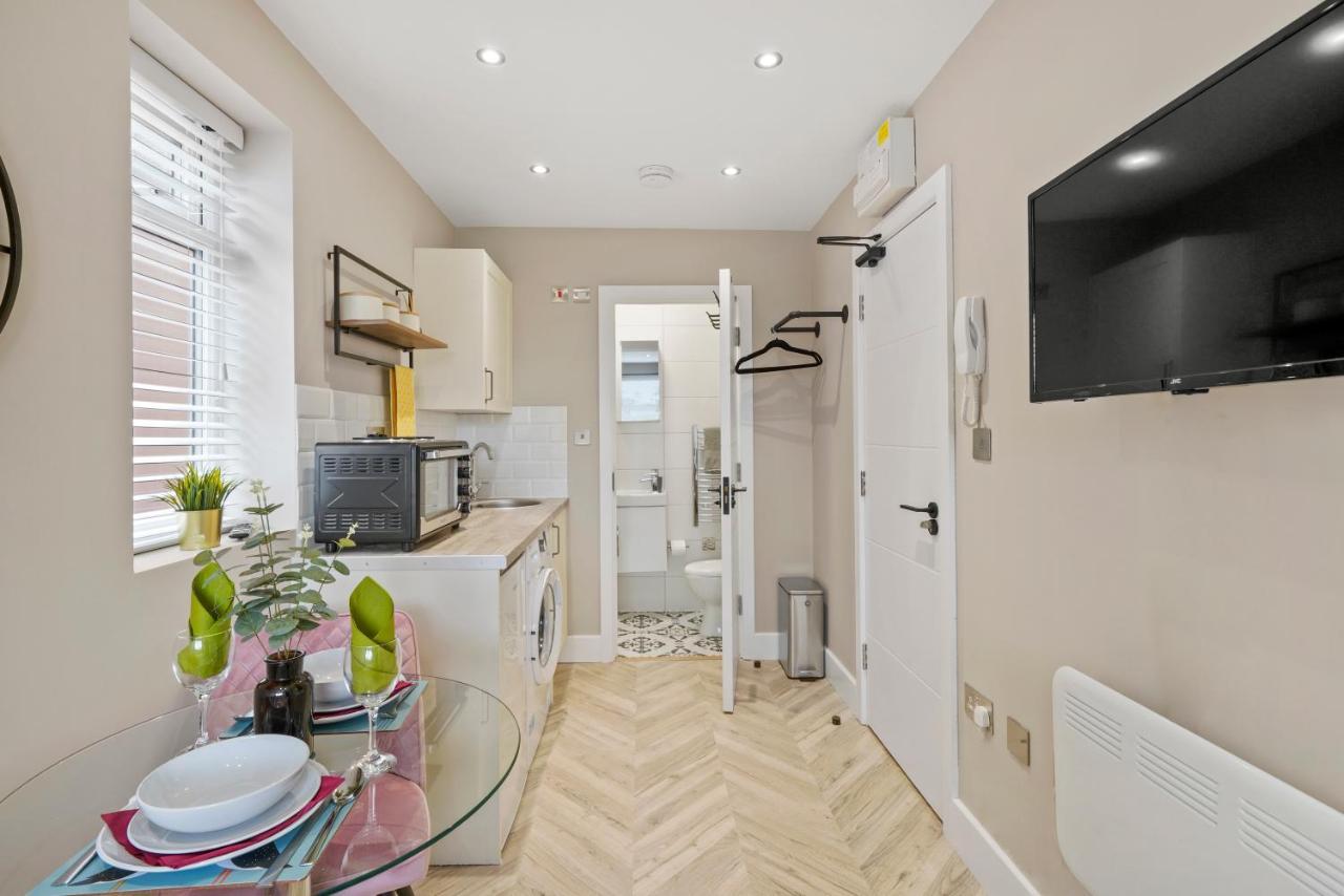 Boutique Heathrow Studio'S - Parking - Garden Apartment Harmondsworth Exterior photo