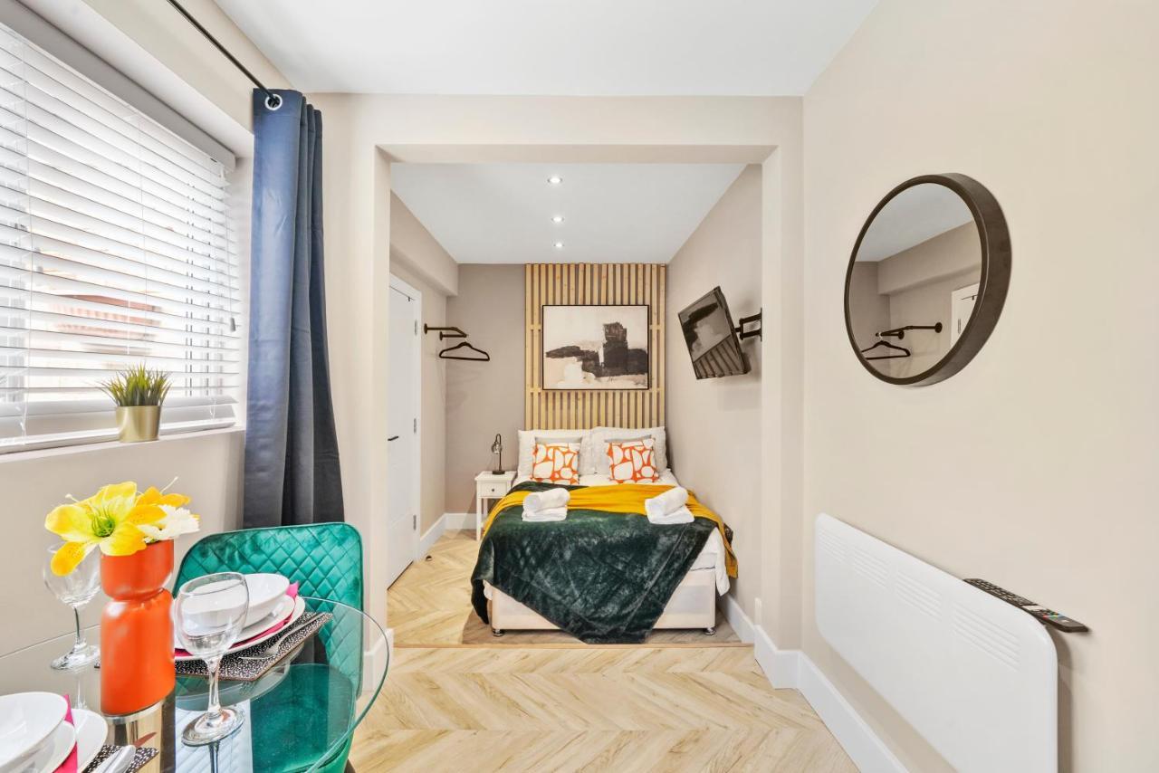 Boutique Heathrow Studio'S - Parking - Garden Apartment Harmondsworth Exterior photo