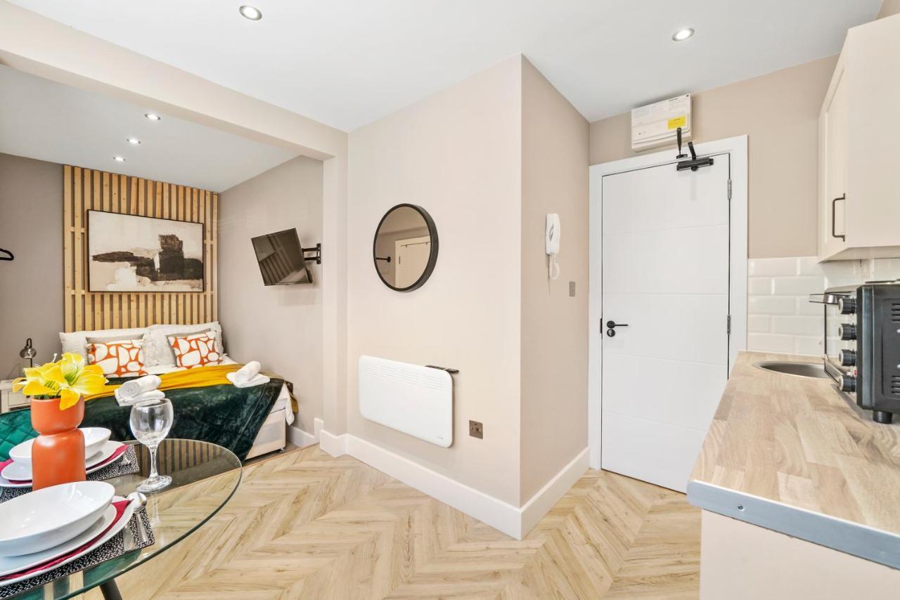 Boutique Heathrow Studio'S - Parking - Garden Apartment Harmondsworth Exterior photo