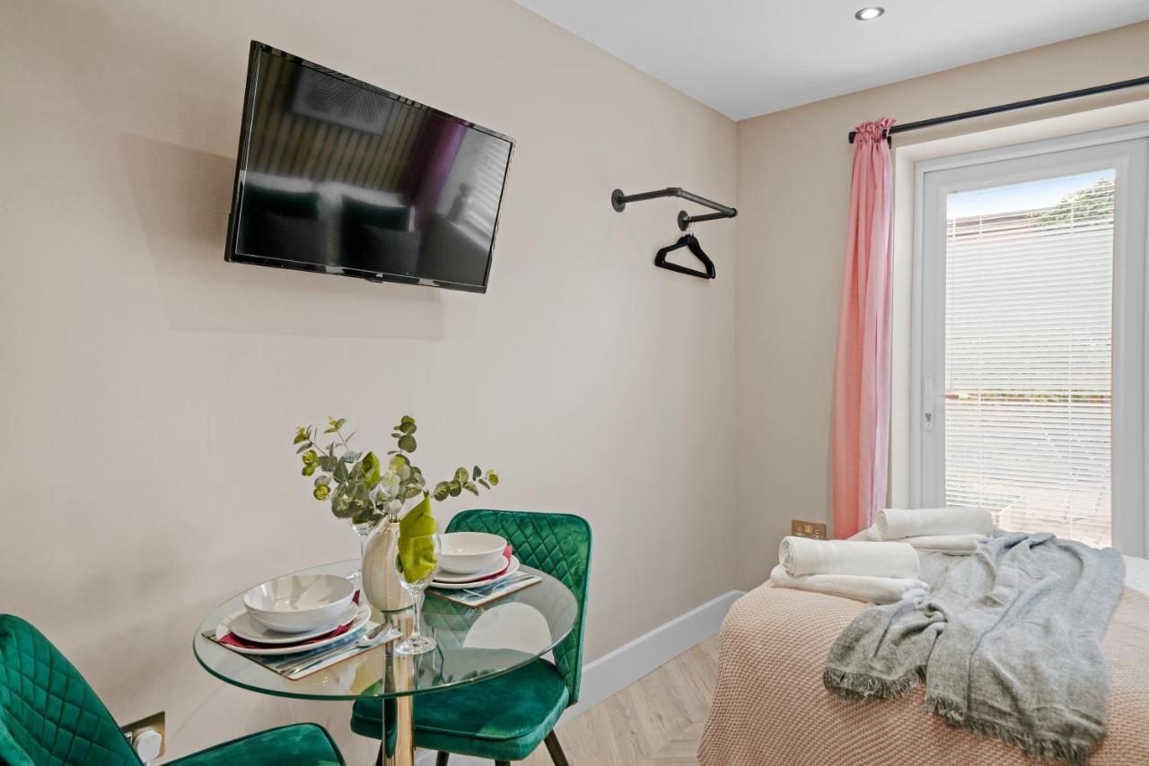 Boutique Heathrow Studio'S - Parking - Garden Apartment Harmondsworth Exterior photo