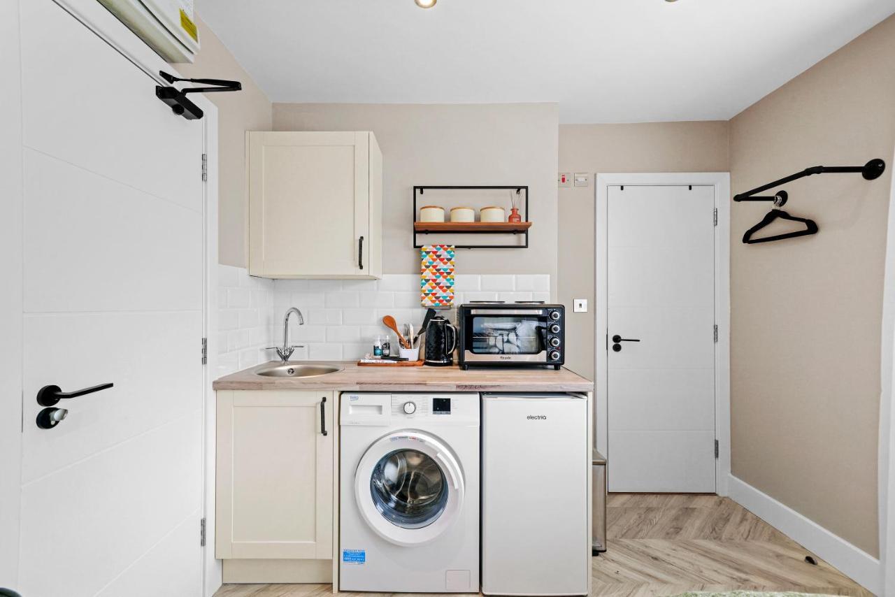 Boutique Heathrow Studio'S - Parking - Garden Apartment Harmondsworth Exterior photo
