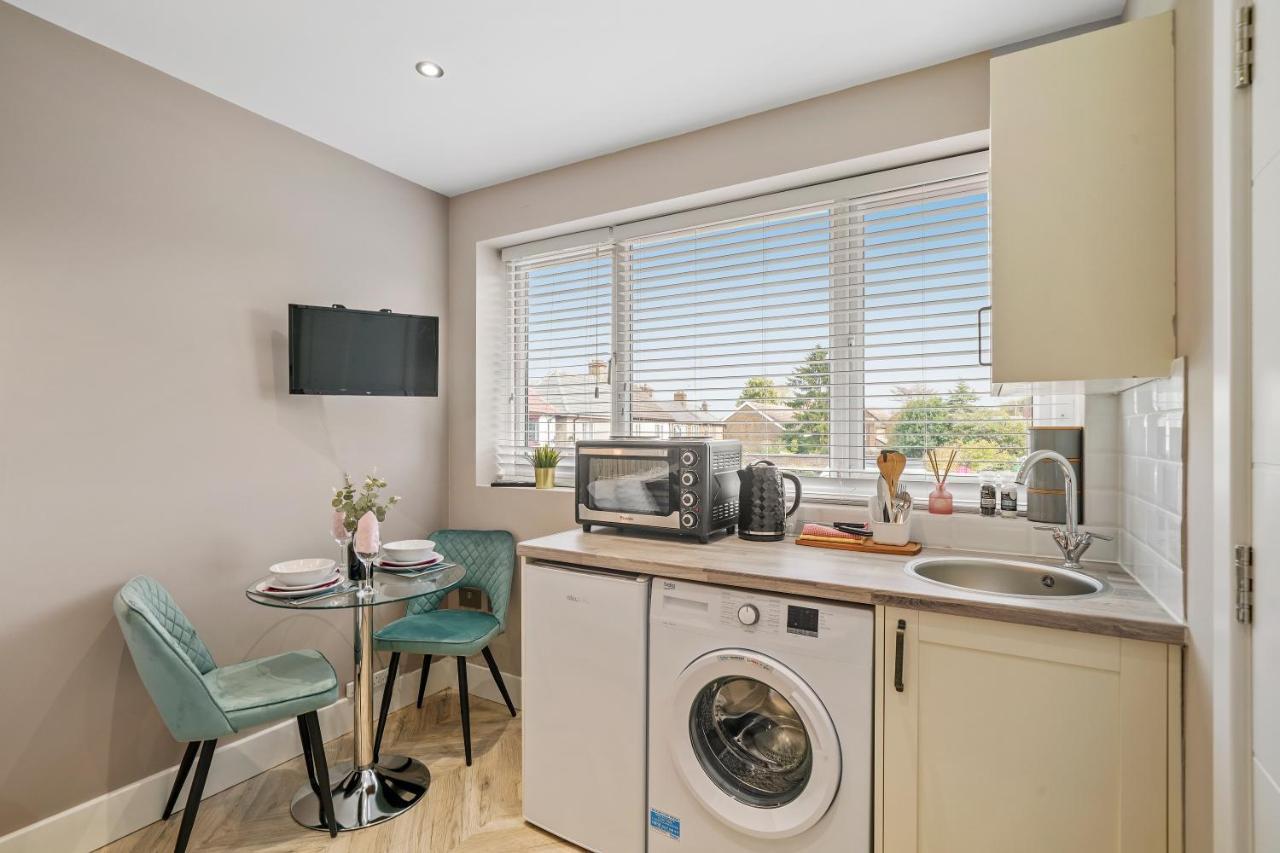Boutique Heathrow Studio'S - Parking - Garden Apartment Harmondsworth Exterior photo