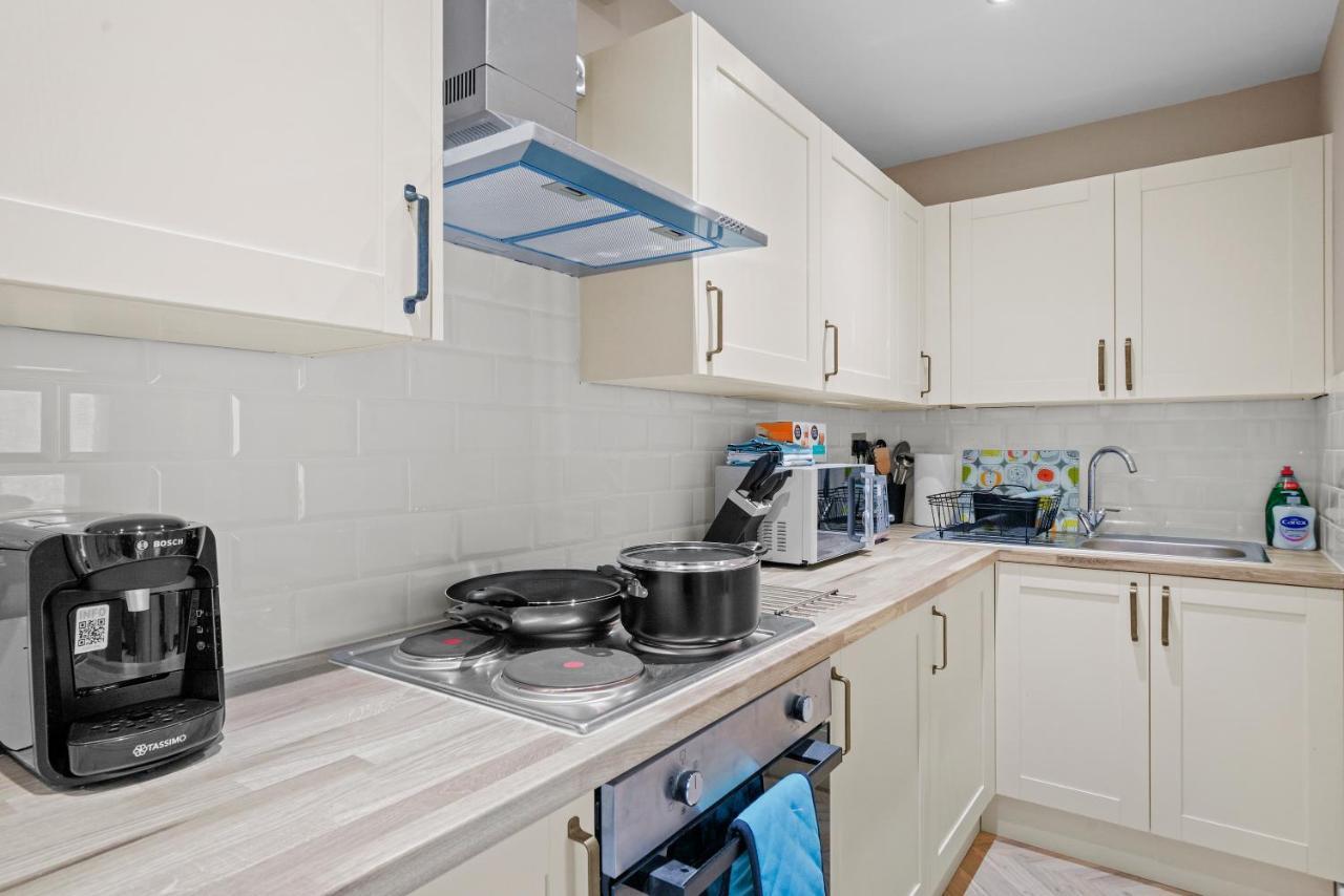 Boutique Heathrow Studio'S - Parking - Garden Apartment Harmondsworth Exterior photo