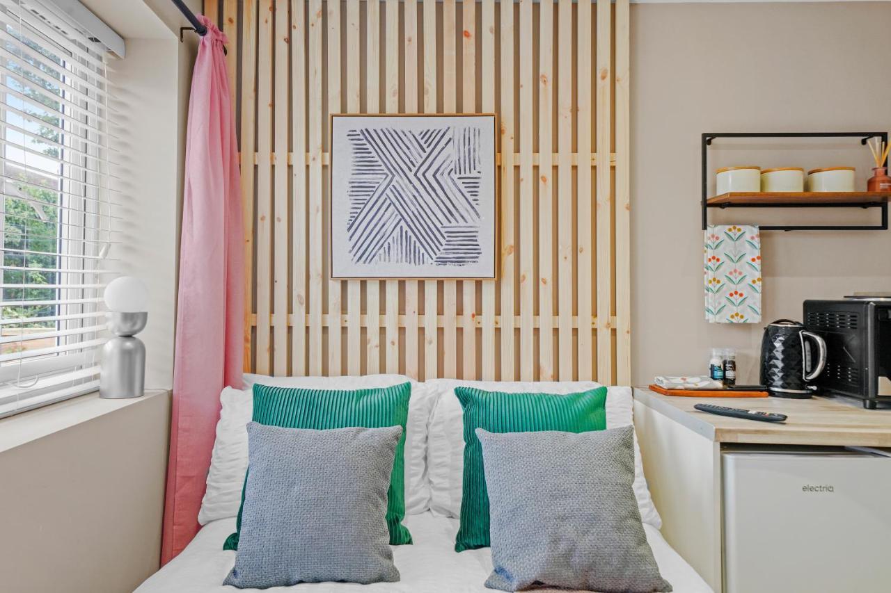 Boutique Heathrow Studio'S - Parking - Garden Apartment Harmondsworth Exterior photo