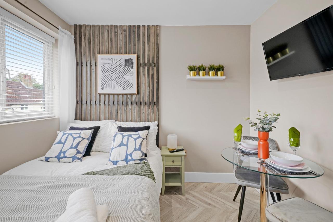 Boutique Heathrow Studio'S - Parking - Garden Apartment Harmondsworth Exterior photo
