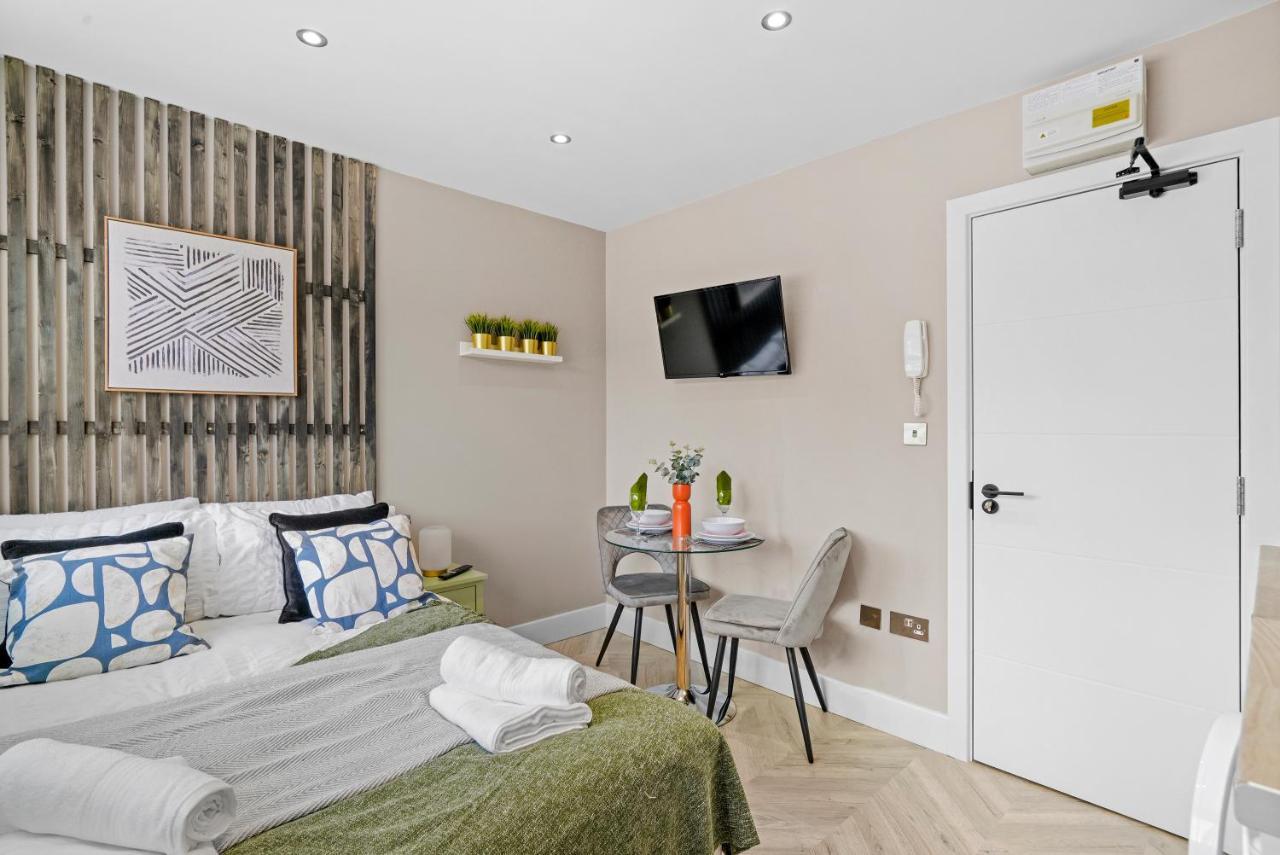 Boutique Heathrow Studio'S - Parking - Garden Apartment Harmondsworth Exterior photo