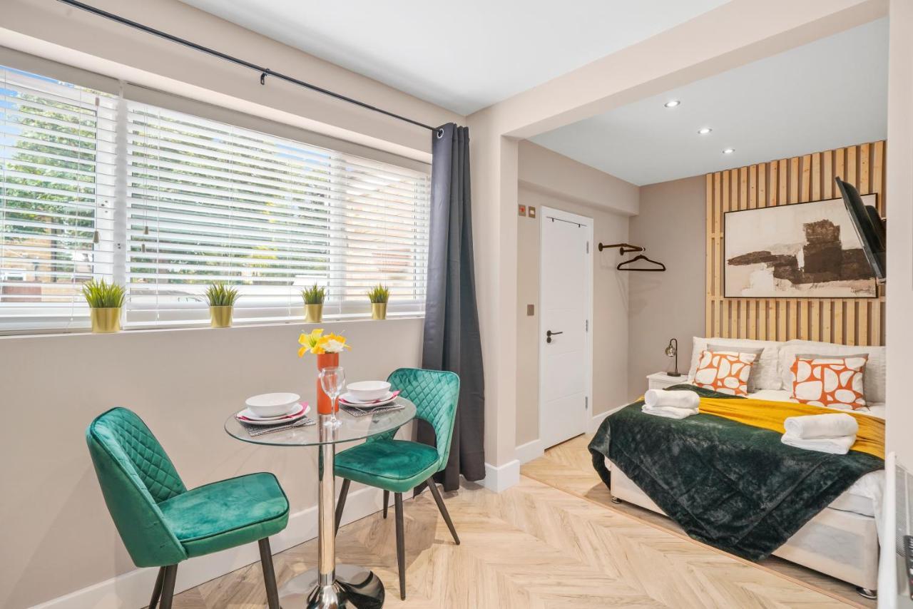 Boutique Heathrow Studio'S - Parking - Garden Apartment Harmondsworth Exterior photo
